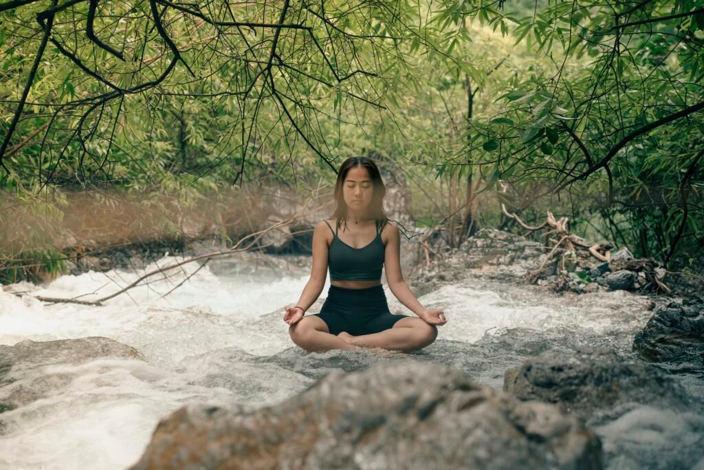 How Cold Plunges Strengthen Mindfulness and Presence: Best Ways